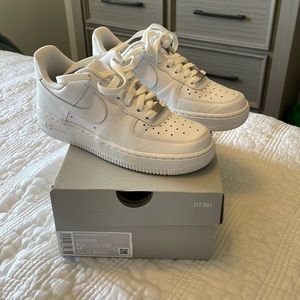 Nike NWB Women’s Air Force 1 sneakers—size 5.5